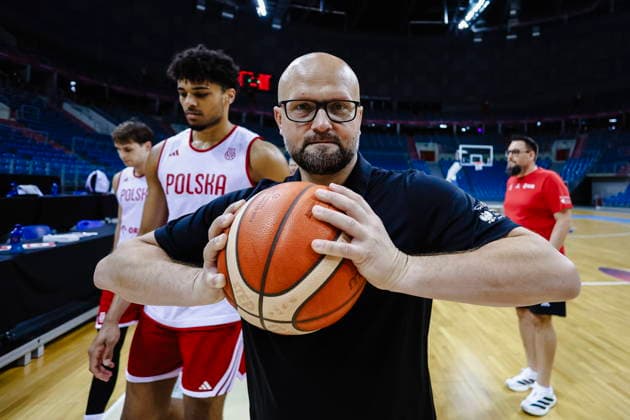 Krakow 05.07.2026 KOSZYKOWKA KOSZKADRA REPREZENTACJA POLSKI TRENING - - - BASKETBALL POLISH national team, Nationalteam PRACTICE PRACTISE NZ Jakub Urbaniak , trener coach Marcin Wozniak , FOT. WOJCIECH FIGURSKI 058SPORT.PL NEWSPIX.PL --- newspix.pl EL ELIMINACJE DO MS MISTRZOSTW SWIATA FIBA W KOSZYKOWCE MEZCZYZN KOSZYKOWKA KATAR 2027  FOT. WOJCIECH FIGURSKI 058SPORT.PL