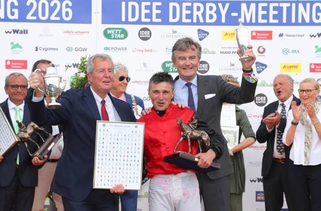 05.07.2026, GER,Reitsport, Rennen 8 IDEE 157. Deutsches Derby , Derby Meeting Hamburg - Galopprennen, Hamburger Renn-Club e.V., Galopprennbahn Hamburg Horn, Hamburg Sigerehrung zum Rennen 8 IDEE 157. Deutsches Besitzer Hans-Wilhelm Jenckel, Jockey und Derbysieger Wladimir Panov und Besitzer Friedrich von Lenthe *** July 5, 2026, GER, Equestrian Sports, Race 8 IDEE 157 German Derby, Derby Meeting Hamburg Horse Race, Hamburger Renn Club e.V., Hamburg Horn Racetrack, Hamburg, Award Ceremony for Race 8 IDEE 157 German Derby, Owner Hans Wilhelm Jenckel, Jockey and Derby Winner Wladimir Panov, and Owner Friedrich von Lenthe nordphotoxGmbHx xTauchnitz nph00059