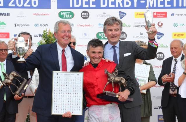 05.07.2026, GER,Reitsport, Rennen 8 IDEE 157. Deutsches Derby , Derby Meeting Hamburg - Galopprennen, Hamburger Renn-Club e.V., Galopprennbahn Hamburg Horn, Hamburg Sigerehrung zum Rennen 8 IDEE 157. Deutsches Besitzer Hans-Wilhelm Jenckel, Jockey und Derbysieger Wladimir Panov und Besitzer Friedrich von Lenthe *** July 5, 2026, GER, Equestrian Sports, Race 8 IDEE 157 German Derby, Derby Meeting Hamburg Horse Race, Hamburger Renn Club e.V., Hamburg Horn Racetrack, Hamburg, Award Ceremony for Race 8 IDEE 157 German Derby, Owner Hans Wilhelm Jenckel, Jockey and Derby Winner Wladimir Panov, and Owner Friedrich von Lenthe nordphotoxGmbHx xTauchnitz nph00059