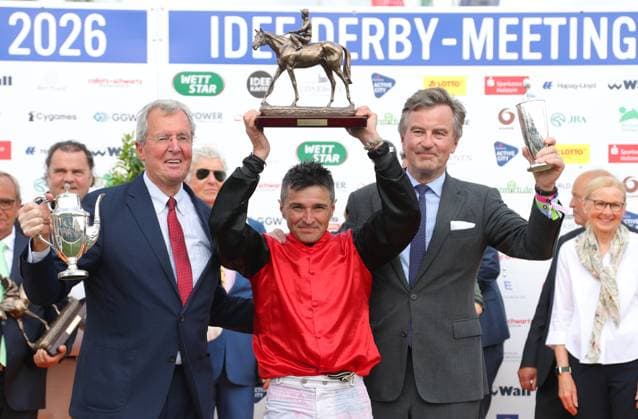 05.07.2026, GER,Reitsport, Rennen 8 IDEE 157. Deutsches Derby , Derby Meeting Hamburg - Galopprennen, Hamburger Renn-Club e.V., Galopprennbahn Hamburg Horn, Hamburg Sigerehrung zum Rennen 8 IDEE 157. Deutsches Besitzer Hans-Wilhelm Jenckel, Jockey und Derbysieger Wladimir Panov und Besitzer Friedrich von Lenthe *** July 5, 2026, GER, Equestrian Sports, Race 8 IDEE 157 German Derby, Derby Meeting Hamburg Horse Race, Hamburger Renn Club e.V., Hamburg Horn Racetrack, Hamburg, Award Ceremony for Race 8 IDEE 157 German Derby, Owner Hans Wilhelm Jenckel, Jockey and Derby Winner Wladimir Panov, and Owner Friedrich von Lenthe nordphotoxGmbHx xTauchnitz nph00059