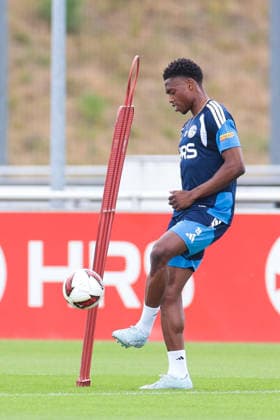 05.07.2026, Fussball, Trainingsauftakt des FC Schalke 04. Junior Adamu (FC Schalke 04). Gelsenkirchen Trainingsgelände FC Schalke 04 NRW Deutschland xRHR-FOTO YYx *** July 5, 2026, Soccer, FC Schalke 04 s first training session of the season; Junior Adamu; FC Schalke 04; Gelsenkirchen; FC Schalke 04 training facility; North Rhine-Westphalia, Germany; xRHR; PHOTO YYx Copyright: RHR-FOTOx RHR-FOTO YY