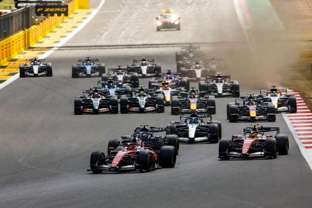 Silverstone, : Motorsport: FIA F1 Grand Prix of Britain on July, 5, 2026, Silverstone, Motorsport: FIA F1 Grand Prix of Britain (Photo by Juergen Tap) Start, 16 LECLERC Charles (mco), Scuderia Ferrari SF-26, action 12 KIMI ANTONELLI Andrea (ita), Mercedes AMG F1 Team W17, 44 HAMILTON Lewis (gbr), Scuderia Ferrari SF-26 Silverstone GBR *** Silverstone, Motorsport: FIA F1 Grand Prix of Britain on July 5, 2026, Silverstone, Motorsport: FIA F1 Grand Prix of Britain. Photo by Juergen Tap. Start, 16. Charles Leclerc (MCO), Scuderia Ferrari SF 26, action 12. Andrea Antonelli (ITA), Mercedes AMG F1 Team W17, 44 HAMILTON Lewis GBR, Scuderia Ferrari SF 26, Silverstone, GBR