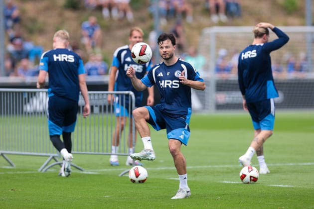 05.07.2026, Fussball, Trainingsauftakt des FC Schalke 04. Adrian Gantenbein (FC Schalke 04). Gelsenkirchen Trainingsgelände FC Schalke 04 NRW Deutschland xRHR-FOTO YYx *** July 5, 2026, Soccer, FC Schalke 04 s first training session of the season Adrian Gantenbein FC Schalke 04 Gelsenkirchen FC Schalke 04 training facility NRW Germany xRHR PHOTO YYx Copyright: RHR-FOTOx RHR-FOTO YY