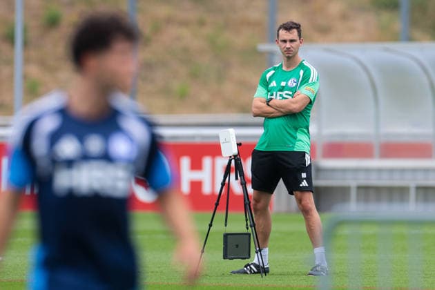 05.07.2026, Fussball, Trainingsauftakt des FC Schalke 04. Sportwissenschaftler Rasmus Bruns (FC Schalke 04). Gelsenkirchen Trainingsgelände FC Schalke 04 NRW Deutschland xRHR-FOTO YYx *** July 5, 2026, Soccer, FC Schalke 04 s first training session of the season Sports scientist Rasmus Bruns FC Schalke 04 Gelsenkirchen FC Schalke 04 training facility North Rhine-Westphalia, Germany xRHR PHOTO YYx Copyright: RHR-FOTOx RHR-FOTO YY