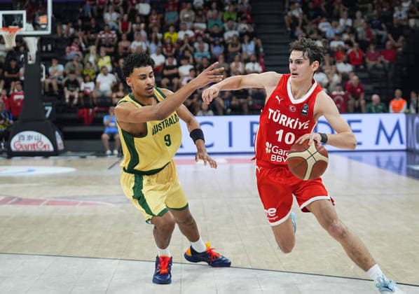 Turkiye v Australia - FIBA U17, U 17 Basketball World Cup ISTANBUL, TURKIYE - JULY 5: Omer Kutluay (10) of Turkiye in action against Antonio Browne (9) of Australia during the FIBA Under-17 Basketball World Cup third-place game between Turkiye and Australiaat the Basketball Development Center in Istanbul, Turkiye, on July 5, 2026. Esra Bilgin Anadolu Istanbul Turkey. Editorial use only. Please get in touch for any other usage.  Copyright: x2026xAnadoluxEsraxBilginx