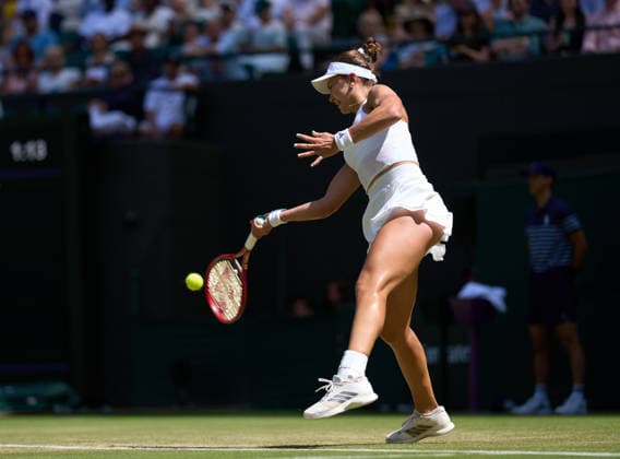 2026 Wimbledon, July 05, Day 7 LONDON, - JULY 5: Iva Jovic of the United States plays a shot against Jessica Pegula of the United States in the fourth round during the 2026 Wimbledon, July 05, Day 7 at The all England club, Wimbledon on July 5, 2026 in London,GBR. London The all England club, Wimbledon GBR Copyright: xPeterxvanxdenxBerg ISIxPhotosx 9462
