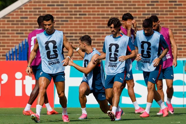 Portugal s Cristiano Ronaldo (L) in action during the team s training session in Dallas, USA, 5 July 2026. Portugal training session !ACHTUNG: NUR REDAKTIONELLE NUTZUNG!  Copyright: xMariscalx GRAF1518 20260705-55020808293_1