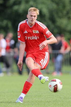 05.07.2026, xtgx, Fussball Testspiel, SV Grün-Weiß Lübben - 1. FC Union Berlin emspor, v.l. Zeno Van Den Bosch (Union) Freisteller, Einzelbild, Ganzkoerper, single frame (DFL DFB REGULATIONS PROHIBIT ANY USE OF PHOTOGRAPHS as IMAGE SEQUENCES and or QUASI-VIDEO) Lübben *** July 5, 2026, xtgx, soccer exhibition match, SV Grün Weiß Lübben 1 FC Union Berlin emspor, from left: Zeno Van Den Bosch (Union), cutout, full-body shot, single frame. DFL and DFB regulations prohibit any use of photographs as image sequences and or quasi-video. Lübben