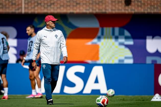 DALLAS - National coach Roberto Martinez of the Portuguese team during the 2026 World Cup, Portugal training at Washburne Soccer and Track Stadium on July 5, 2026, in Dallas, United States. (Photo by Stefan Koops EYE4IMAGES DeFodi Images) - *** DALLAS: Roberto Martinez, head coach of the Portuguese national team for the 2026 World Cup, during a training session at Washburne Soccer and Track Stadium on July 5, 2026, in Dallas, United States. Photo by Stefan Koops, EYE4IMAGES, DeFodi Images