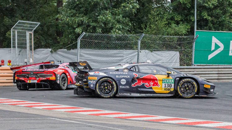 von links: Matteo Cairoli (ITA, Ferrari, Emil Frey Racing), Luca Engstler (GER, Lamborghini, Red Bull Team Abt) nach einem Crash, 05.07.2026, Nürnberg (Deutschland), Motorsport, DTM, Norisring Nürnberg 2026 *** From left: Matteo Cairoli (ITA), Ferrari, Emil Frey Racing; Luca Engstler (GER), Lamborghini, Red Bull Team Abt, after a crash, July 5, 2026, Nuremberg, Germany; Motorsports, DTM, Norisring Nuremberg 2026 xprx