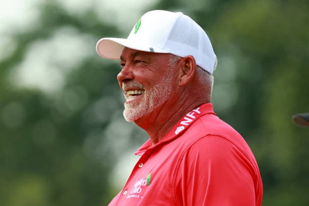 U.S. Senior Open Championship COLUMBUS, OHIO - JULY 5: Darren Clarke of Northern Ireland waits at the 6th tee during the final round of the 46th U.S. Senior Open Championship 2026 at Scioto Country Club in Columbus, Ohio, USA, July 5, 2026. Columbus Ohio United States  Copyright: xAmyxLemusx originalFilename:lemus-ussenior260705_npZbQ.jpg