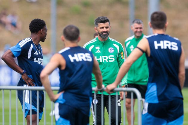 05.07.2026, Fussball, Trainingsauftakt des FC Schalke 04. Trainer Miron Muslic (FC Schalke 04). Gelsenkirchen Trainingsgelände FC Schalke 04 NRW Deutschland xRHR-FOTO YYx *** July 5, 2026, Soccer, FC Schalke 04 s first training session of the season; Coach Miron Muslic; FC Schalke 04; Gelsenkirchen; FC Schalke 04 training facility; North Rhine-Westphalia, Germany; xRHR; PHOTO YYx Copyright: RHR-FOTOx RHR-FOTO YY