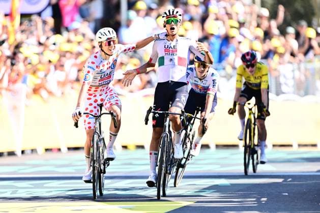 Tour de France 2026 Stage 2 BARCELONA, SPAIN - JULY 05 : Del Toro Isaac (MEX) of UAE Team Emirates XRG celebrating his victory with Pogacar Tadej (SLO) of UAE Team Emirates XRG during stage 2 of the 113rd edition of Tour de France an UCI World Tour 2.UWT cycling road race stage for Men Elite of 182 km with start in Tarragona and finish in Barcelona on July 5, 2026 in Barcelona, Spain, 05 07 2026 ( Motordriver Kurt Vandenborre - Barcelona Spain  Copyright: xPeterxDexVoechtx