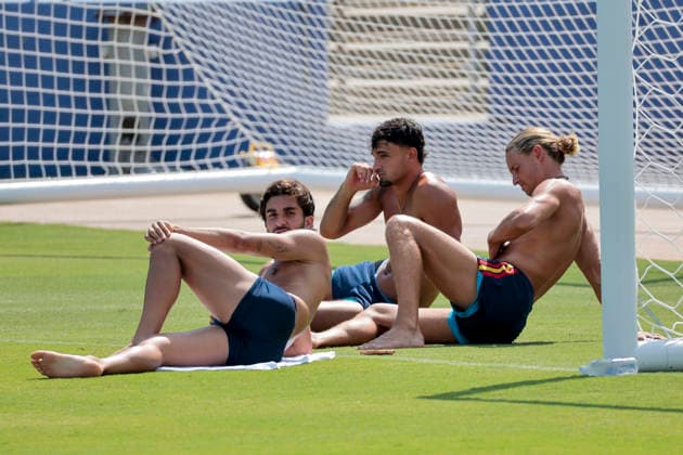 Sport Bilder des Tages Spain s Ferran Lopez, Marc Pubill and Marcos Llorente, during the team s training session in Dallas, USA, 5 July 2026. Spain will face Portugal in the Round of 16 match at the 2026 FIFA World Cup, WM, Weltmeisterschaft, Fussball in 6 July 2026. Spain training session !ACHTUNG: NUR REDAKTIONELLE NUTZUNG!  Copyright: xLavandeiraxjrx GRAF1546 20260705-55020808511_1