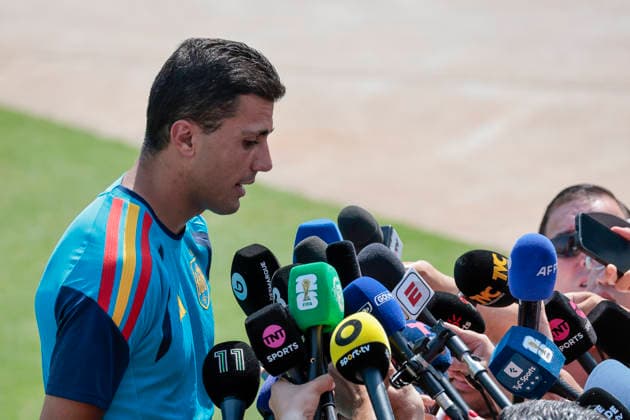 Spain s Rodri Hernandez speaks to the press during the team s training session in Dallas, USA, 5 July 2026. Spain will face Portugal in the Round of 16 match at the 2026 FIFA World Cup, WM, Weltmeisterschaft, Fussball in 6 July 2026. Spain training session !ACHTUNG: NUR REDAKTIONELLE NUTZUNG!  Copyright: xLavandeiraxjrx GRAF1550 20260705-55020808517_1