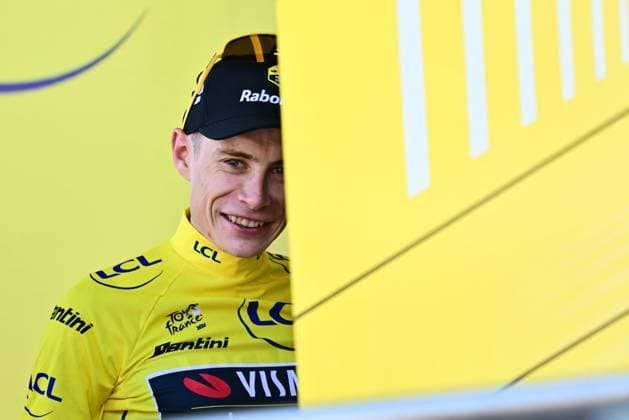 Tour de France 2026 Stage 2 BARCELONA, SPAIN - JULY 05 : Vingegaard Jonas (DEN) of Team Visma Lease a Bike on the podium wearing the yellow jersey during stage 2 of the 113rd edition of Tour de France an UCI World Tour 2.UWT cycling road race stage for Men Elite of 182 km with start in Tarragona and finish in Barcelona on July 5, 2026 in Barcelona, Spain, 05 07 2026 ( Motordriver Kurt Vandenborre - Barcelona Spain  Copyright: xPeterxDexVoechtx