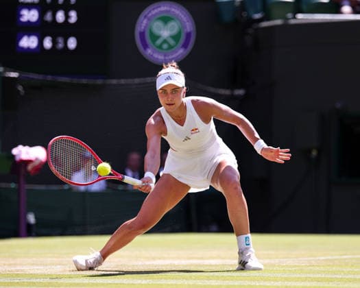 Iva Jovic (USA), Damen Einzel, Ladies Singles Tennis - Wimbledon 2026 - Grand Slam ITF ATP, Tennis Herren WTA, Tennis Damen - AELTC - London - - Great Britain - 5 July 2026. *** Iva Jovic (USA), Women s Singles, Wimbledon 2026 Grand Slam, ITF, ATP, WTA, AELTC, London, Great Britain, July 5, 2026 Copyright: xJuergenxHasenkopfx
