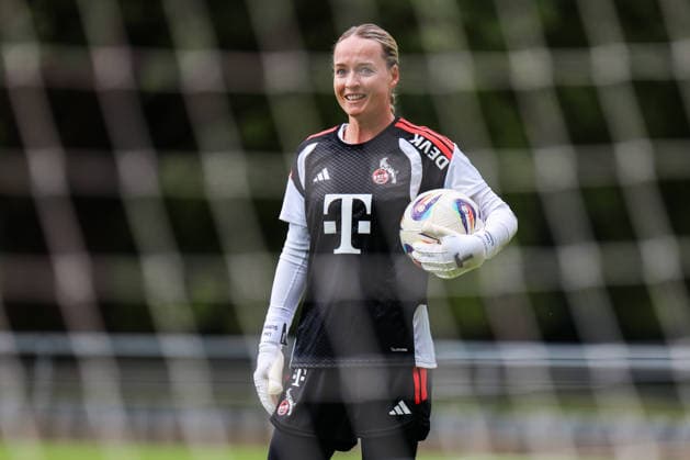 Angebot: 1. FC Köln Frauen, Auftakttraining, 05.07.2026 Lisa Schmitz (1. FC Köln, 1) Auftakttraining der Frauen des 1. FC Köln zur Saison 2026 27 der 1. Frauen Fussball Bundesliga, Trainingsgelände am Geißbockheim, Köln, 05.07.2026 DFL DFB regulations prohibit any use of photographs as image sequences and or quasi-video. *** 1 FC Köln Women, First Training Session of the Season, July 5, 2026 Lisa Schmitz 1 FC Köln, 1st pre-season training session for the 1 FC Köln Women’s team ahead of the 2026–27 season of the Women’s Bundesliga, training grounds at Geißbockheim, Cologne, July 5, 2026. DFL and DFB regulations prohibit any use of photographs as image sequences and or quasi-video content. Copyright: xBEAUTIFULxSPORTS Freisenx