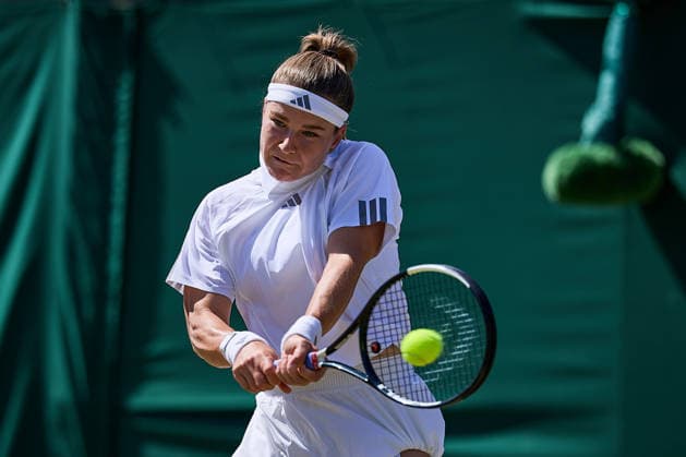 July 5, 2026, London, London, Great Britain: Karolina Muchova of Czech Republic returns with backhand during The Championships Wimbledon , 5.7.2026 in London (All England Lawn Tennis and Croquet Club), Great Britain Tennis 2026: Grand Slam: The Championships Wimbledon: 7th Day: 4th Round: MUCHOVA 7:5 5:7 6:3 KREJCIKOVA  - ZUMAs343 20260705_zsp_s343_136 Copyright: xMathiasxSchulzx