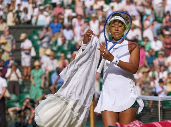 2026 Wimbledon, July 05, Day 7 LONDON, - JULY 5: Naomi Osaka of Japan at her chair before play in a Japanese inspired white embroidered cloak for her match against Aryna Sabalenka in the fourth round during the 2026 Wimbledon, July 05, Day 7 at The all England club, Wimbledon on July 5, 2026 in London,GBR. London The all England club, Wimbledon GBR Copyright: xPeterxvanxdenxBerg ISIxPhotosx 9462