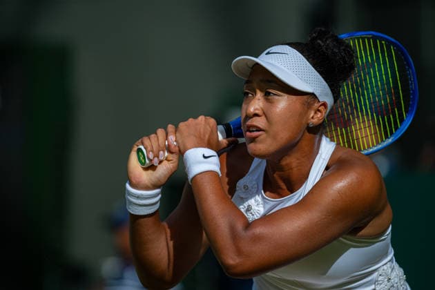 Tennis - Wimbledon Championship 2026 - Day 7 LONDON, ENGLAND - Sunday, July 5, 2026: Naomi Osaka (JPN) walks onto court before the Ladies Singles Fourth Round match on Day Seven of The Championships Wimbledon 2026 at the All England Lawn Tennis and Croquet Club. (Photo by Kirsten Holst Propaganda) LONDON All England Lawn Tennis and Croq GREATER LONDON ENGLAND  Copyright: xKirstenxHolstx 2026-07-05-059-Wimbledon_Day_7