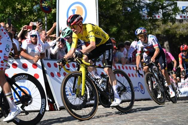 Tour de France 2026 Stage 2 BARCELONA, SPAIN - JULY 05 : Vingegaard Jonas (DEN) of Team Visma Lease a Bike in action during stage 2 of the 113rd edition of Tour de France an UCI World Tour 2.UWT cycling road race stage for Men Elite of 182 km with start in Tarragona and finish in Barcelona on July 5, 2026 in Barcelona, Spain, 05 07 2026 ( Motordriver Kurt Vandenborre - Barcelona Spain  Copyright: xSzymonxGruchalskix