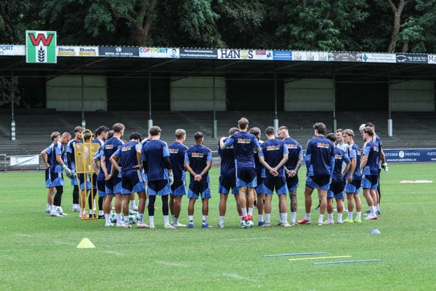 Fussball, 3.Liga Saison 2026 2027 Trainingslager MSV Duisburg Training 05.07.2026, Stadion de Wageningse Berg Teamkreis MSV Duisburg Wageningen Stadion de Wageningse Berg Niederlande *** Sports, Soccer, 3rd Division, 2026–2027 Season, MSV Duisburg Training Camp, July 5, 2026, Stadion de Wageningse Berg, MSV Duisburg Team Circle, Wageningen, Stadion de Wageningse Berg, Netherlands