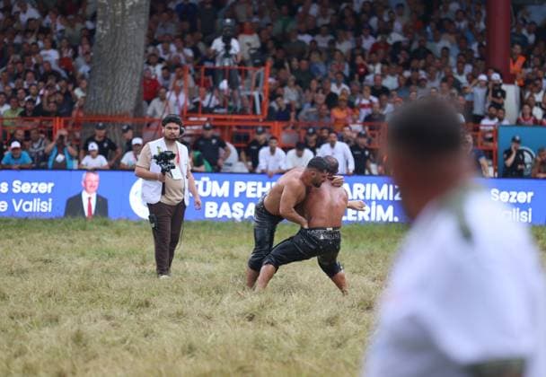 Erkan Tas wins chief wrestler title at 665th Historic Kirkpinar Oil Wrestling Festival EDIRNE, TURKIYE - JULY 5: Erkan Tas celebrates after competing against Feyzullah Akturk in the final to become the chief wrestler during the 665th Historic Kirkpinar Oil Wrestling Festival at the Sarayici Er Meydani wrestling grounds in Edirne, Turkiye, on July 5, 2026. Cihan Demirci Anadolu Edirne Turkey. Editorial use only. Please get in touch for any other usage.  Copyright: x2026xAnadoluxCihanxDemircix