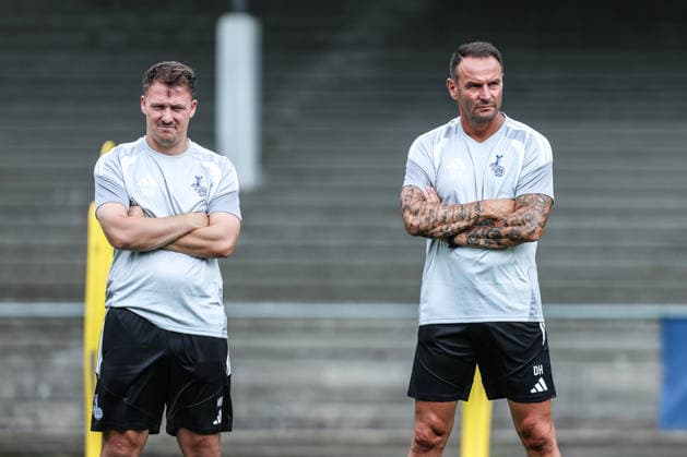 Fussball, 3.Liga Saison 2026 2027 Trainingslager MSV Duisburg Training 05.07.2026, Stadion de Wageningse Berg Marvin Höner (Co-Trainer, MSV Duisburg) Dietmar Hirsch (Cheftrainer, MSV Duisburg) Wageningen Stadion de Wageningse Berg Niederlande *** Sports, Soccer, 3rd Division, 2026–2027 Season, MSV Duisburg Training Camp, July 5, 2026, De Wageningse Berg Stadium, Marvin Höner, Assistant Coach, MSV Duisburg; Dietmar Hirsch, Head Coach, MSV Duisburg; Wageningen, De Wageningse Berg Stadium, Netherlands