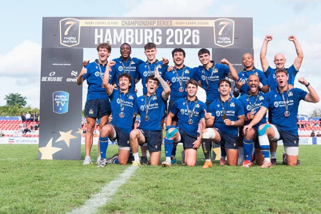 Rugby, Männer, Saison 2026, Europe 7s Championship Hamburg 7s, Siegerehrung, Steinwiesenweg (Hamburg), Tag 3, 05.07.2026 Die Franzosen ( Les Bleus ) jubeln über den 2. Platz in den Hamburg 7s. Hamburg Deutschland *** Rugby, Men, 2026 Season, Europe 7s Championship Hamburg 7s, Awards Ceremony, Steinwiesenweg, Hamburg, Day 3, July 5, 2026. The French team, Les Bleus, celebrate their second-place finish at the Hamburg 7s in Hamburg, Germany.