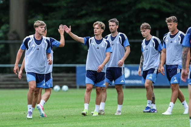 Fussball, 3.Liga Saison 2026 2027 Trainingslager MSV Duisburg Training 05.07.2026, Stadion de Wageningse Berg Frederik Christensen (MSV Duisburg, 3) Jakob Bookjans (MSV Duisburg, 7) Max Besuschkow (MSV Duisburg, 17) Niklas Jessen (MSV Duisburg, 20) Ben Schlicke (MSV Duisburg, 40) Wageningen Stadion de Wageningse Berg Niederlande *** Sports, Soccer, 3rd Division 2026–2027 Season Training Camp MSV Duisburg Training July 5, 2026, De Wageningse Berg Stadium Frederik Christensen MSV Duisburg, 3 Jakob Bookjans, MSV Duisburg; 7 Max Besuschkow, MSV Duisburg; 17 Niklas Jessen, MSV Duisburg; 20 Ben Schlicke, MSV Duisburg; 40 Wageningen, De Wageningse Berg Stadium, Netherlands