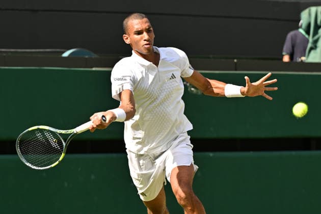 Wimbledon Tennis Championships 2026 - Day 7 LONDON, UNITED KINGDOM - JULY 5: Felix Auger-Aliassime of Canada plays in the Men s singles fourth round match against Alejandro Davidovich Fokina (not seen) of Spain during day seven of The Wimbledon Tennis Championships at All England Lawn Tennis and Croquet Club on July 05, 2026 in London, United Kingdom. Ray Tang Anadolu London United Kingdom. Editorial use only. Please get in touch for any other usage.  Copyright: x2026xAnadoluxRayxTangx