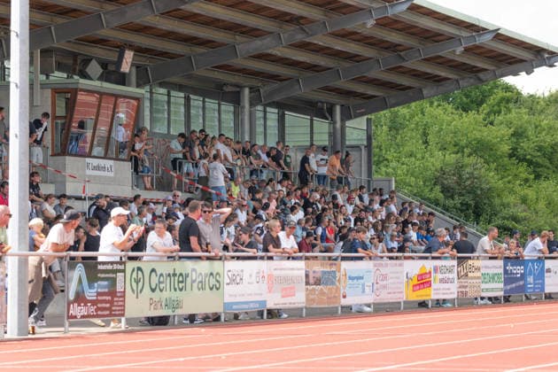 volle Tribuene vor dem Spiel TSV Berg vs SSV Ulm, Fussball, Freundschaftsspiel, 05.07.2026 TSV Berg vs SSV Ulm, Fussball, Freundschaftsspiel, 05.07.2026 Leutkirch *** A packed stands before the TSV Berg vs. SSV Ulm game, soccer, friendly match, July 5, 2026 TSV Berg vs. SSV Ulm, soccer, friendly match, July 5, 2026 Leutkirch Copyright: xEibner-Pressefotox EP_EER