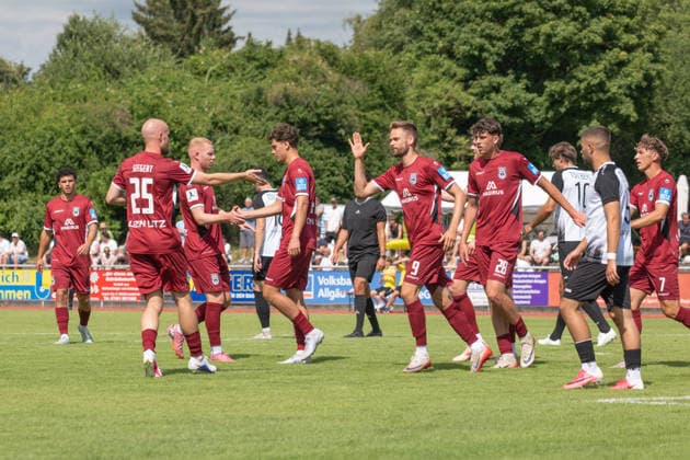 Freude beim SSV Ulm nach dem 0:1 durch Lucas Röser (SSV Ulm 1846 Fußball) TSV Berg vs SSV Ulm, Fussball, Freundschaftsspiel, 05.07.2026 TSV Berg vs SSV Ulm, Fussball, Freundschaftsspiel, 05.07.2026 Leutkirch *** Jubilation at SSV Ulm after Lucas Röser s 0-1 goal SSV Ulm 1846 Soccer TSV Berg vs. SSV Ulm, Soccer, Friendly Match, July 5, 2026 TSV Berg vs. SSV Ulm, Soccer, Friendly Match, July 5, 2026, Leutkirch Copyright: xEibner-Pressefotox EP_EER