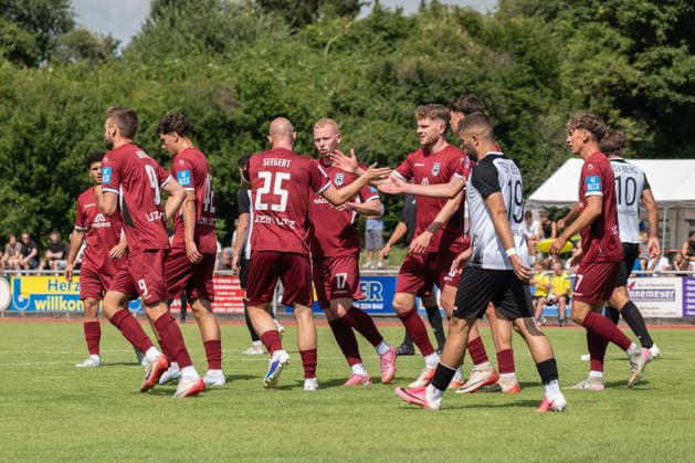 Freude beim SSV Ulm nach dem 0:1 durch Lucas Röser (SSV Ulm 1846 Fußball) TSV Berg vs SSV Ulm, Fussball, Freundschaftsspiel, 05.07.2026 TSV Berg vs SSV Ulm, Fussball, Freundschaftsspiel, 05.07.2026 Leutkirch *** Jubilation at SSV Ulm after Lucas Röser s 0-1 goal SSV Ulm 1846 Soccer TSV Berg vs. SSV Ulm, Soccer, Friendly Match, July 5, 2026 TSV Berg vs. SSV Ulm, Soccer, Friendly Match, July 5, 2026, Leutkirch Copyright: xEibner-Pressefotox EP_EER