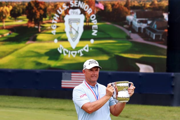 U.S. Senior Open Championship COLUMBUS, OHIO - JULY 5: Tournament winner Padraig Harrington of Ireland poses with the trophy on the 18th green during the award ceremony at the conclusion of the final round of the 46th U.S. Senior Open Championship 2026 at Scioto Country Club in Columbus, Ohio, USA, July 5, 2026. Columbus Ohio United States  Copyright: xAmyxLemusx originalFilename:lemus-ussenior260705_npWGR.jpg