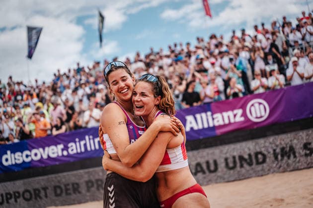 Beachvolleyball Frauen Allianz German Beach Tour 2026 Tourstop München 05.07.2026 v.l. Janne Uhl und Anna-Lena Grüne jubeln nach dem Sieg München Zentraler Hochschulsport: Beach- Bayern Deutschland *** Women s Beach Volleyball: Allianz German Beach Tour 2026, Munich Stop, July 5, 2026; from left: Janne Uhl and Anna Lena Grüne celebrate their victory; Munich, Central University Sports, Beach, Bavaria, Germany