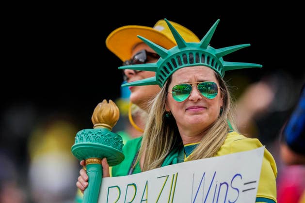 Fotball-VM 2026: Brasil - Norge East Rutherford, New Jersey , USA 20260705. Brasilianske supportere for kampstart i 8-delsfinalen mellom Brasil og Norge under fotball-VM 2026 pa New Jersey stadion. Foto: Fredrik Varfjell NTB East Rutherford, New Jersey USA EDITORIAL USE ONLY. RESTRICTED USE FOR BETTING COMPANIES Ref:_SPOdmOCMRbAlLM.jpg *** 2026 FIFA World Cup Brazil vs. Norway East Rutherford, New Jersey, USA July 5, 2026 Brazilian fans await kickoff in the Round of 16 match between Brazil and Norway during the 2026 FIFA World Cup at New Jersey Stadium. Photo: Fredrik Varfjell, NTB East Rutherford, New Jersey, USA EDITORIAL USE ONLY RESTRICTED USE FOR BETTING COMPANIES  Copyright: xFredrikxVarfjellx xNTBx