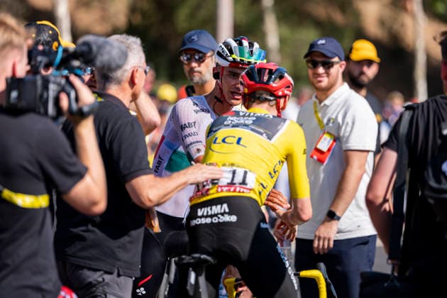 113th Tour de France 2026 - Stage 2 BARCELONA, SPAIN - JULY 5: Jonas Vingegaard of Denmark and Team Visma - Lease a Bike (R) and Isaac Del Toro of Mexico and UAE Team Emirates - XRG (L) are seen talking after the 113th Tour de France 2026, Stage 2 a 168.5km stage from Tarragona to Barcelona 109m UCIWT on July 05, 2026 in Barcelona, Spain. Barcelona Spain Copyright: xAlbertoxGardinx AGardin_20260705_Cycling_Tour de France_Stage 2__0013