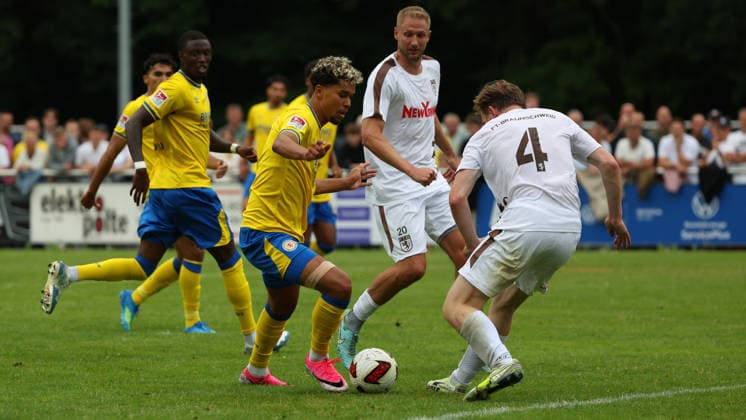 FT Braunschweig vs. Eintracht BS, Testspiel Braunschweig, 05.07.2026, Fußball, Herren, Saison 2026 27, Freie Turnen Braunschweig vs Eintracht Braunschweig, Testspiel, Yann Sturm (Eintracht Braunschweig) Niedersachsen Deutschland *** FT Braunschweig vs. Eintracht BS, Friendly Match in Braunschweig, July 5, 2026, Soccer, Men s, 2026–27 season, Freie Turnen Braunschweig vs. Eintracht Braunschweig, Friendly Match, Yann Sturm, Eintracht Braunschweig, Lower Saxony, Germany