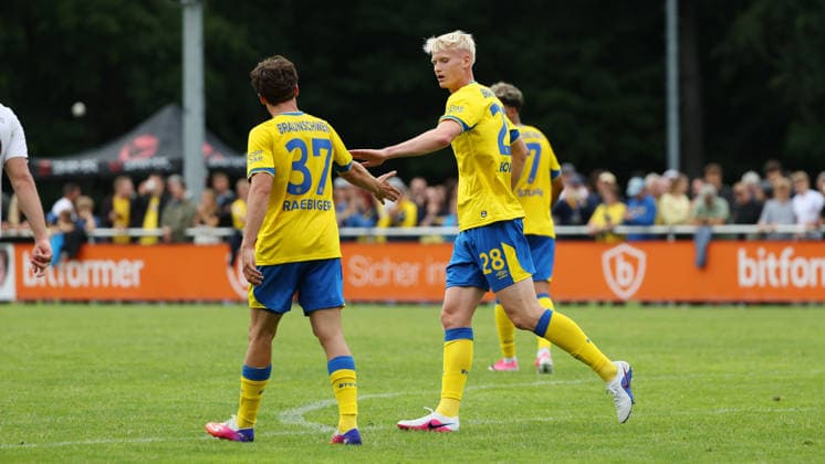 FT Braunschweig vs. Eintracht BS, Testspiel Braunschweig, 05.07.2026, Fußball, Herren, Saison 2026 27, Freie Turnen Braunschweig vs Eintracht Braunschweig, Testspiel, Sidney Raebiger (Eintracht Braunschweig), Jona Borsum (Eintracht Braunschweig) Niedersachsen Deutschland *** FT Braunschweig vs. Eintracht BS, Friendly Match in Braunschweig, July 5, 2026, Soccer, Men s, 2026–27 season, Freie Turnen Braunschweig vs. Eintracht Braunschweig, Friendly Match, Sidney Raebiger (Eintracht Braunschweig), Jona Borsum (Eintracht Braunschweig), Lower Saxony, Germany