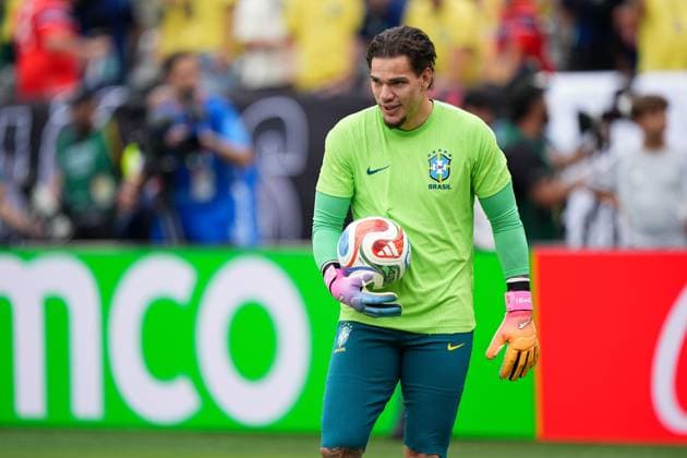 Ederson of Brazil during the warm up Brazil v Norway, 2026 FIFA World Cup, WM, Weltmeisterschaft, Fussball Round of 16, Football, New York New Jersey Stadium, East Rutherford, New Jersey, USA - 05 Jul 2026East Rutherford New York New Jersey Stadium New Jersey (NJ) United States of America  Copyright: xIsmaelxAdnan Shutterstockx 16975597m