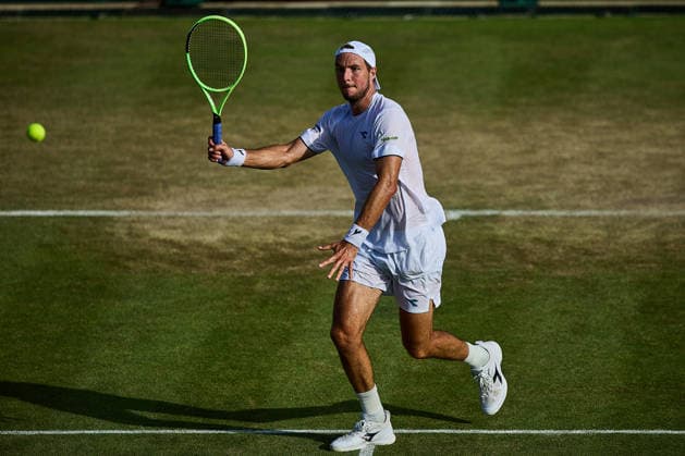 Sport Bilder des Tages July 5, 2026, London, London, Great Britain: Jan-Lennard Struff of Germany returns with forehand volley during The Championships Wimbledon , 5.7.2026 in London (All England Lawn Tennis and Croquet Club), Great Britain Tennis 2026: Grand Slam: The Championships Wimbledon: 7th Day: 4th Round: STRUFF Vs HURKACZ  - ZUMAs343 20260705_zsp_s343_171 Copyright: xMathiasxSchulzx