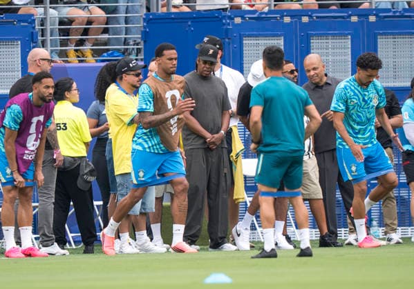Jay Z (Sänger und Produzent) schaut beim Warm Up der Brasiliener zu FIFA World Cup, WM, Weltmeisterschaft, Fussball 2026: Brazil v Norway 05 July 2026, FIFA World Cup 2026: Brazil v Norway (Round of 16) at New York New Jersey Stadium in East Rutherford, New Jersey, USA. *** Jay Z, singer and producer, watches the Brazilian team warm up for the 2026 FIFA World Cup: Brazil vs. Norway on July 5, 2026, in the Round of 16 at New York New Jersey Stadium in East Rutherford, New Jersey, USA Copyright: HMBxMedia xMarcoxBader