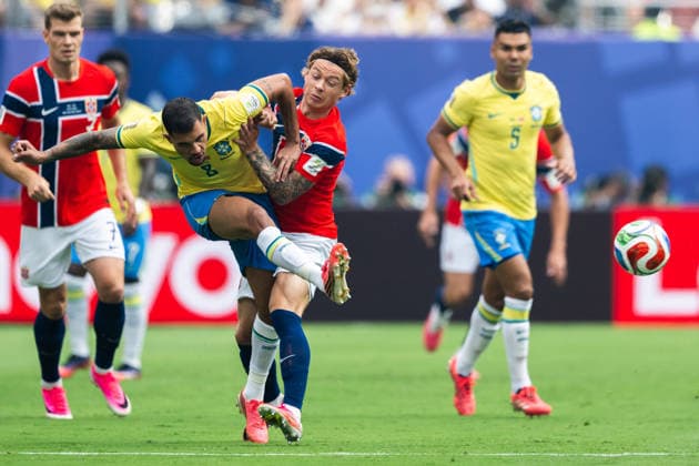 260705 Bruno Guimaraes of Brazil and Patrick Berg of Norway during the FIFA World Cup, WM, Weltmeisterschaft, Fussball 2026 round of 16 football match between Brazil and Norway on July 5, 2026 in New Jersey. Photo: Jon Olav Nesvold BILDBYRAN COP 217 VG0982 bbeng fotboll football soccer fotball vm fotbolls-vm fotball-vm fotbolls-vm 2026 fifa world cup 2026 new york 8-delsfinale round of 16 brasilien brazil brasil norge norway *** July 5, 2026: Bruno Guimaraes of Brazil and Patrick Berg of Norway during the FIFA World Cup 2026 Round of 16 soccer match between Brazil and Norway on July 5, 2026 in New Jersey. Photo by Jon Olav Nesvold. BILDBYRAN COP 217 VG0982 bbeng soccer football fotball World Cup 2026 FIFA World Cup 2026 New York 8 round of 16 Brazil Norway  Copyright: JONxOLAVxNESVOLD BB260705JE029