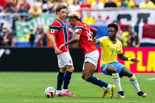 260705 Alexander Sorloth of Norway and Vinicius Junior of Brazil during the FIFA World Cup, WM, Weltmeisterschaft, Fussball 2026 round of 16 football match between Brazil and Norway on July 5, 2026 in New Jersey. Photo: Vegard Grott BILDBYRAN kod VG VG0982 bbeng fotboll football soccer fotball vm fotbolls-vm fotball-vm fotbolls-vm 2026 fifa world cup 2026 new york 8-delsfinale round of 16 brasilien brazil brasil norge norway *** July 5, 2026: Alexander Sorloth of Norway and Vinicius Junior of Brazil during the FIFA World Cup 2026 Round of 16 soccer match between Brazil and Norway on July 5, 2026 in New Jersey. Photo by Vegard Grott. BILDBYRAN code VG VG0982 bbeng soccer football fotball World Cup soccer World Cup fotball World Cup soccer World Cup 2026 FIFA World Cup 2026 New York Round of 16 Brazil Brazil Norway  Copyright: VEGARDxGRoTT BB260705VG033