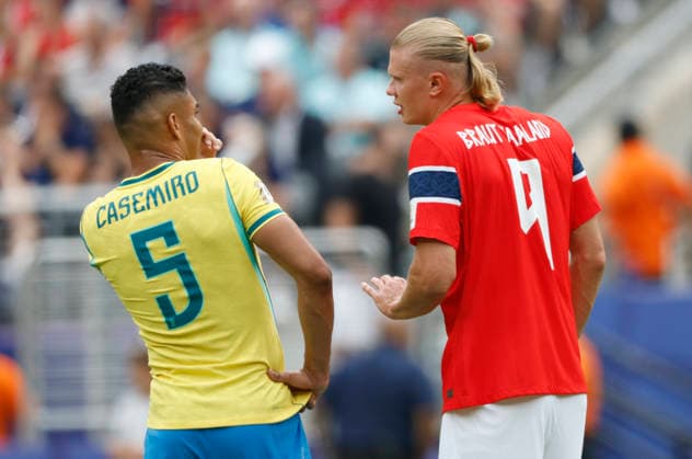 Norway s Erling Haaland (9) talks to Brazil s Casemiro in the first half of a Round of 16 FIFA World Cup, WM, Weltmeisterschaft, Fussball match at New York New Jersey Stadium in East Rutherford, New Jersey, on Sunday, July 5, 2026.  NYP20260705909 JOHNxANGELILLO