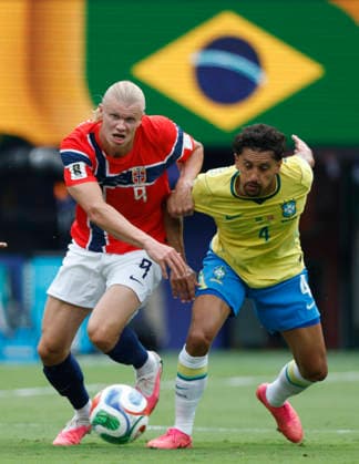 Norway s Erling Haaland (9) challenges Brazil s Marquinhos for the ball in the first half of a Round of 16 FIFA World Cup, WM, Weltmeisterschaft, Fussball match at New York New Jersey Stadium in East Rutherford, New Jersey, on Sunday, July 5, 2026.  NYP20260705913 JOHNxANGELILLO