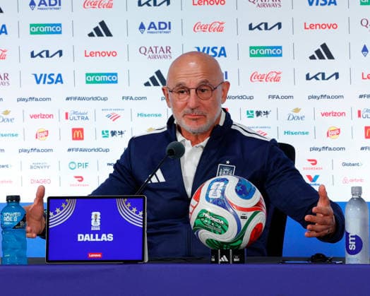 July 5, 2026, Arlington, Texas, USA: Spain manager LUIS DE LA FUENTE speaks to members of the media during a press conference, PK, Pressekonferenz at Dallas Stadium ahead of their Round of 16 match against Portugal at the 2026 FIFA World Cup, WM, Weltmeisterschaft, Fussball David Ballering II ADM Newswire ZUMA Press Wire Spain Press Conference - FIFA World Cup 2026  - ZUMAa325 20260705_zsa_a325_032 Copyright: xDavidxBalleringxIix