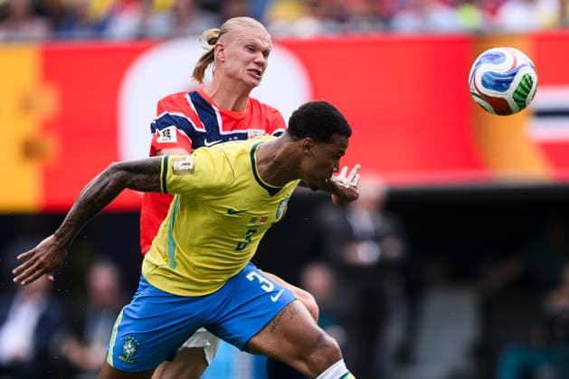 Brazil v Norway - FIFA World Cup, WM, Weltmeisterschaft, Fussball 2026 Erling Haaland of Norway competes for the ball with Gabriel Magalhaes of Brazil during the FIFA World Cup 2026 round of 16 football match between Brazil and Norway. East Rutherford United States Copyright: xNicolòxCampox